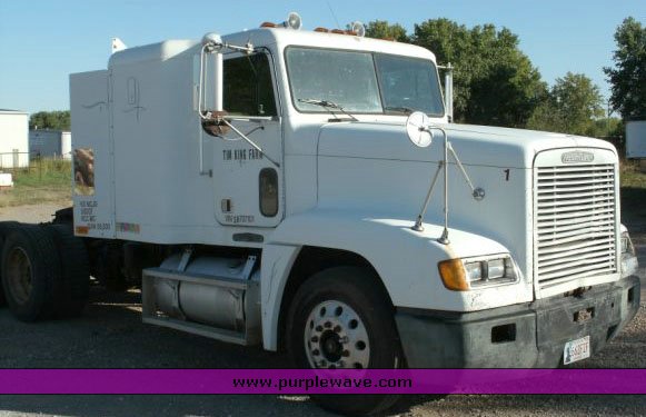 image for item 8821 1995 Freightliner FLD 120 truck