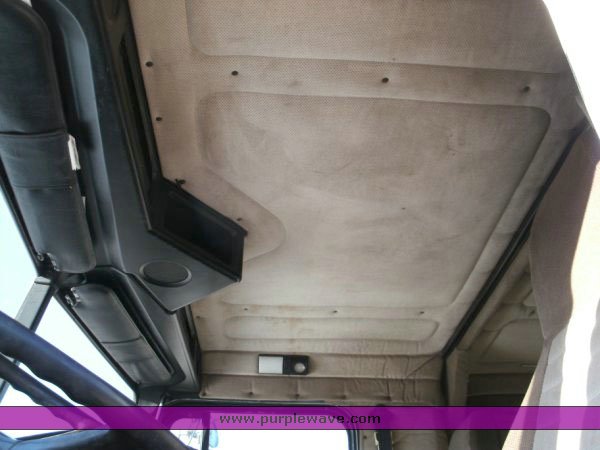 image for item 8821 1995 Freightliner FLD 120 truck