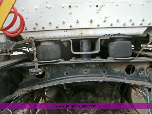 image for item 8821 1995 Freightliner FLD 120 truck