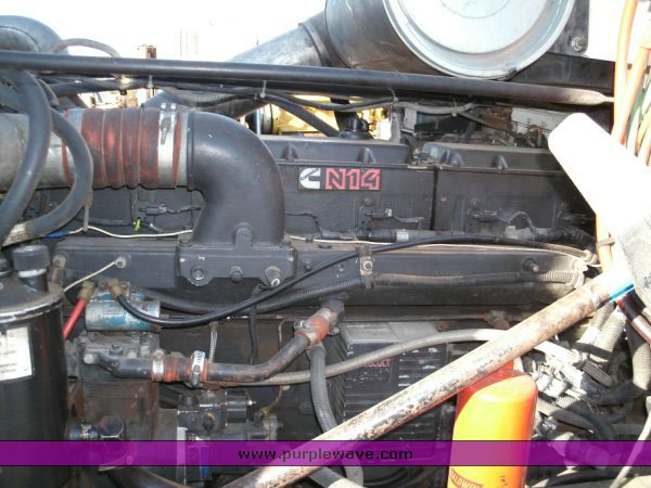 image for item 8821 1995 Freightliner FLD 120 truck