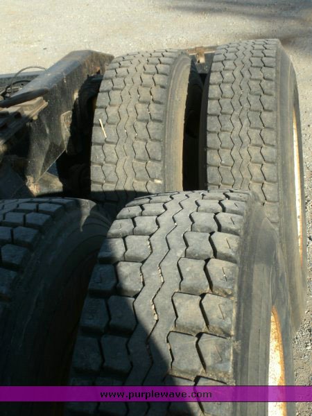 image for item 8821 1995 Freightliner FLD 120 truck