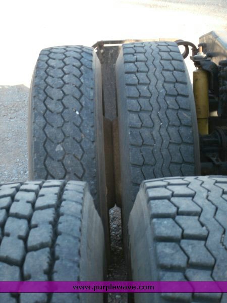 image for item 8821 1995 Freightliner FLD 120 truck