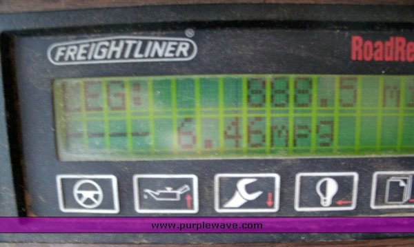 image for item 8821 1995 Freightliner FLD 120 truck