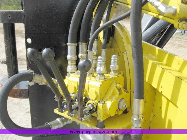 image for item 1500 2007 Kiwi hydraulic post driver