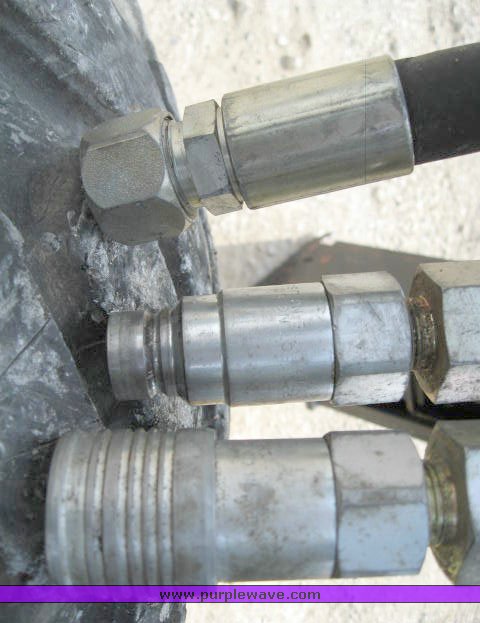 image for item 1500 2007 Kiwi hydraulic post driver