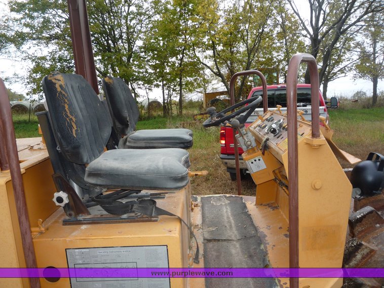 image for item 2073 Case 602B vibratory compactor roller