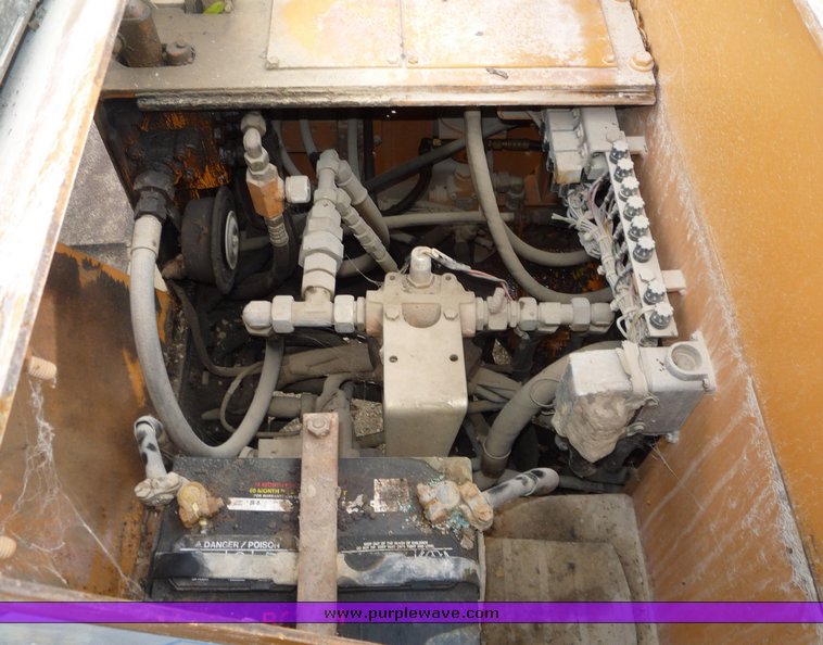 image for item 2073 Case 602B vibratory compactor roller