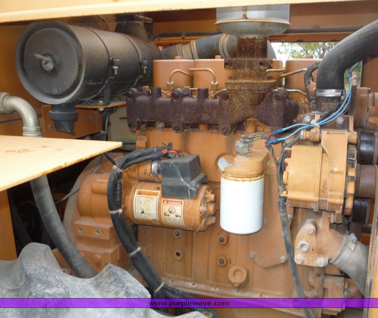 image for item 2073 Case 602B vibratory compactor roller