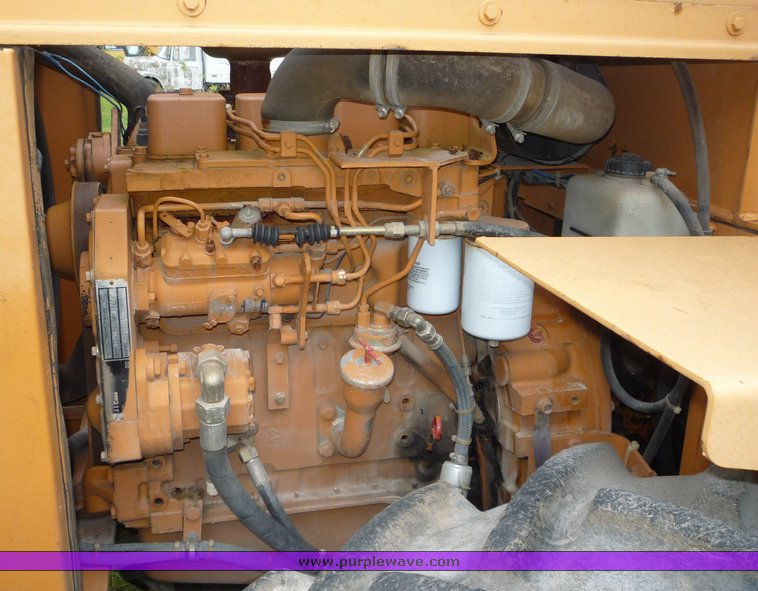 image for item 2073 Case 602B vibratory compactor roller