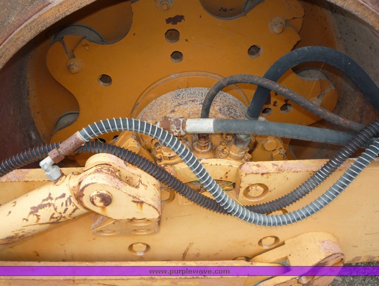 image for item 2073 Case 602B vibratory compactor roller