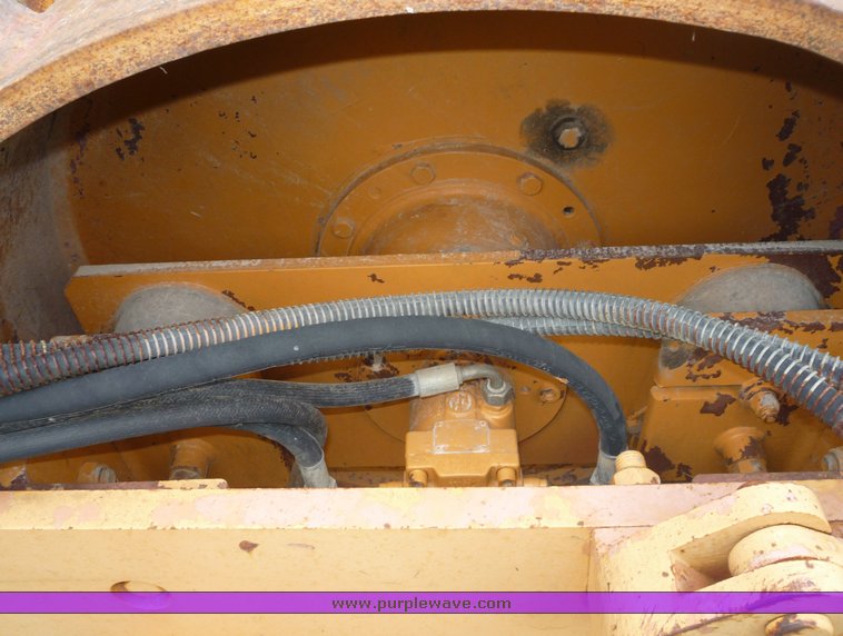 image for item 2073 Case 602B vibratory compactor roller