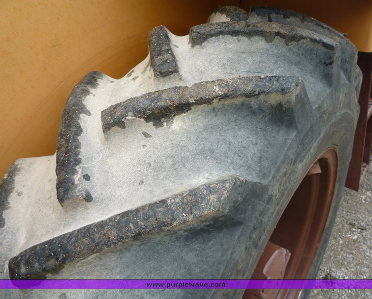 image for item 2073 Case 602B vibratory compactor roller