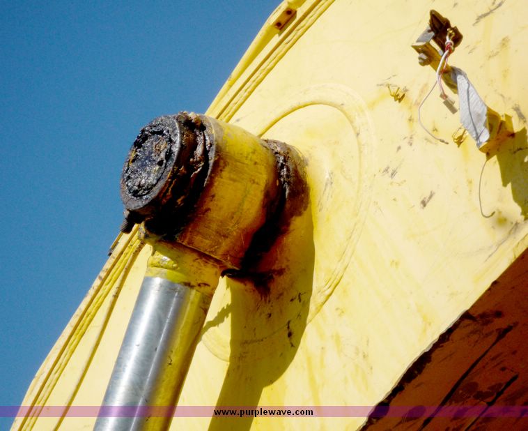 image for item 2095 2002 Kobelco SK480LC excavator