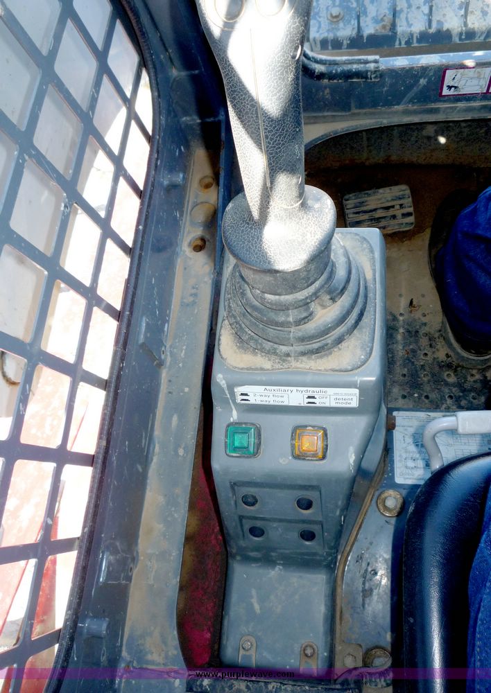 image for item 2096 2006 Takeuchi TL140 skid steer