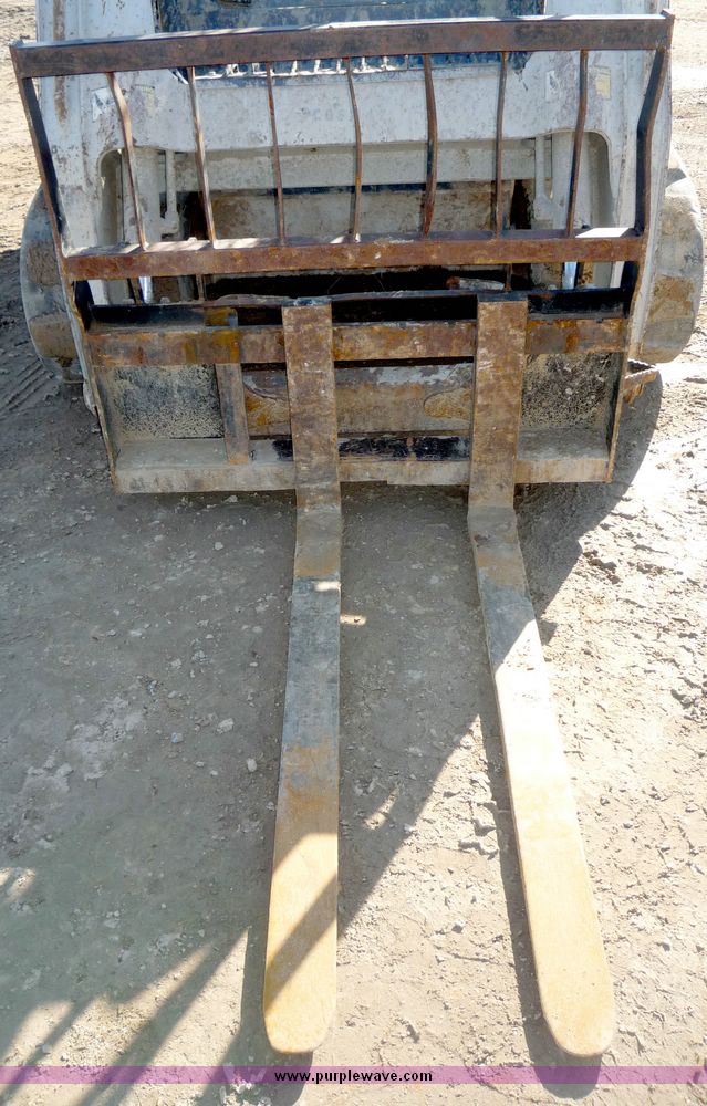 image for item 2096 2006 Takeuchi TL140 skid steer