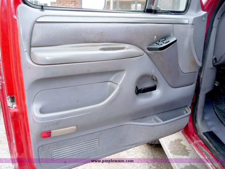 image for item 2105 1995 Ford F350 dually pickup