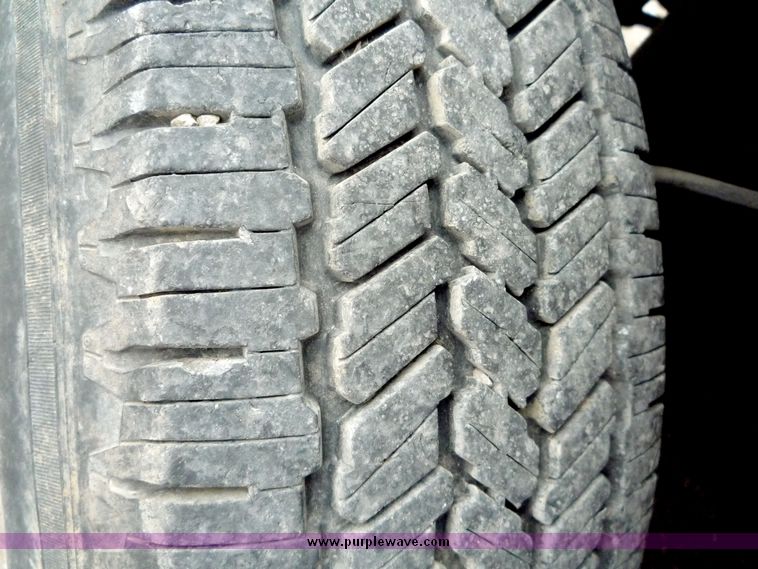 image for item 2105 1995 Ford F350 dually pickup