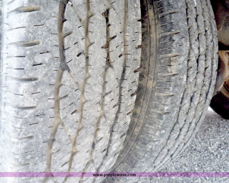 image for item 2105 1995 Ford F350 dually pickup