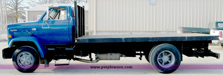 image for item 2106 1989 GMC Top Kick flatbed truck