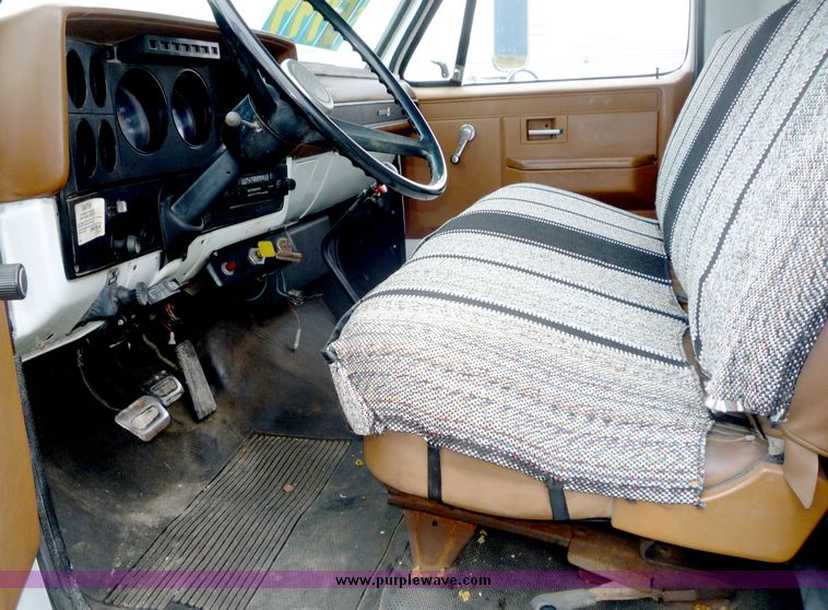 image for item 2106 1989 GMC Top Kick flatbed truck