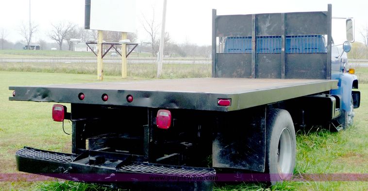 image for item 2106 1989 GMC Top Kick flatbed truck