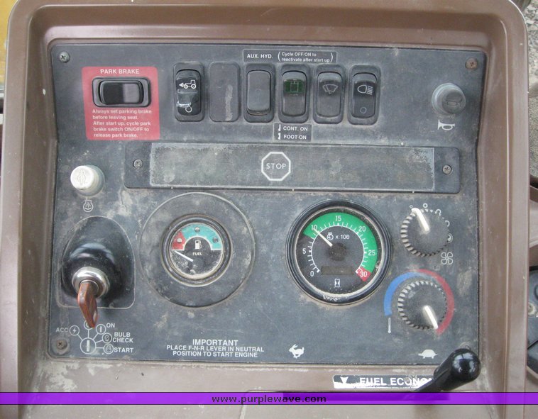 image for item 3910 1998 John Deere 410E loader backhoe