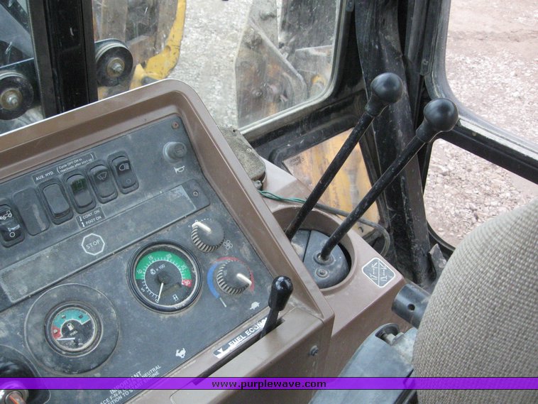 image for item 3910 1998 John Deere 410E loader backhoe