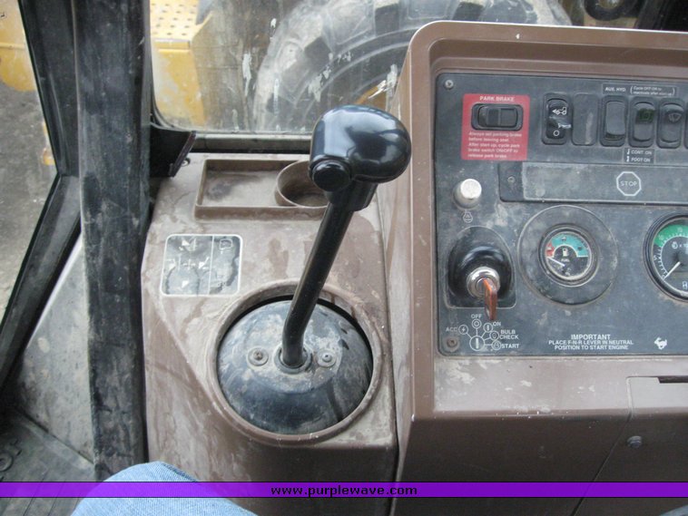 image for item 3910 1998 John Deere 410E loader backhoe