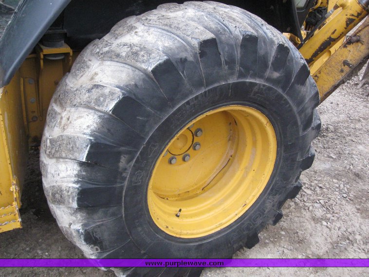 image for item 3910 1998 John Deere 410E loader backhoe