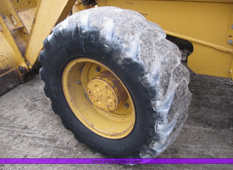 image for item 3910 1998 John Deere 410E loader backhoe