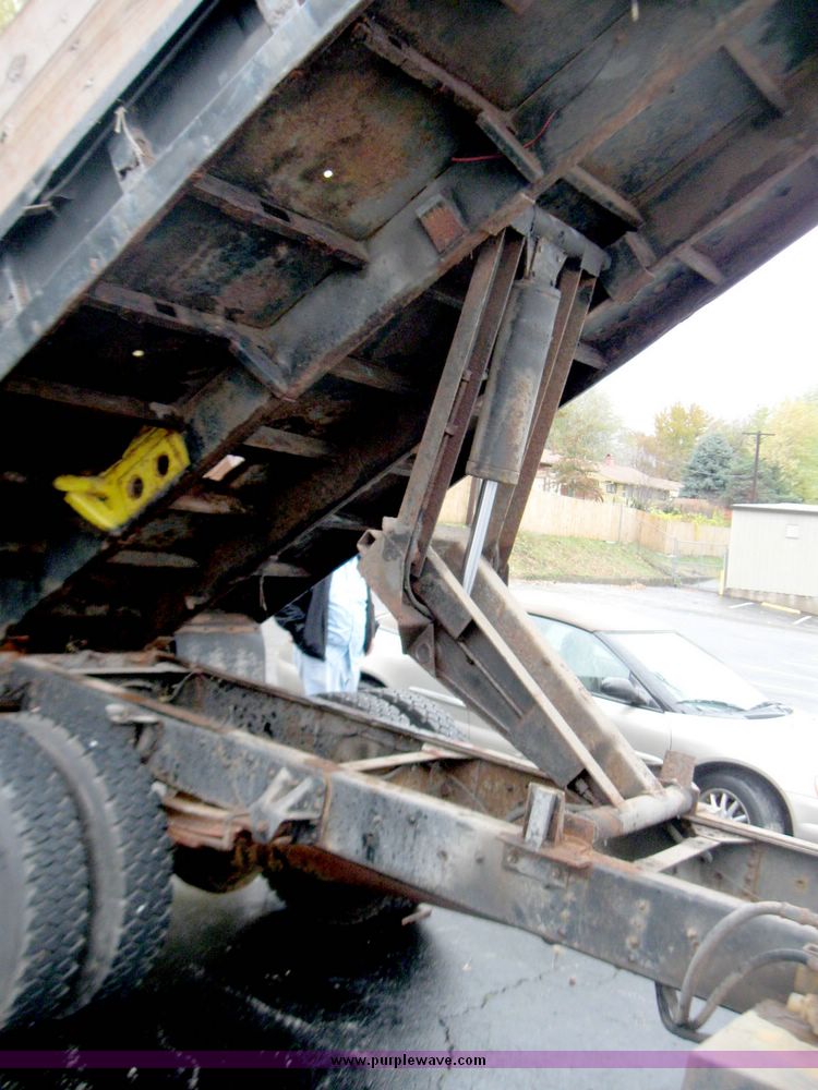 image for item 3966 1996 GMC Kodiak C7H042 Topkick truck with dump-bed