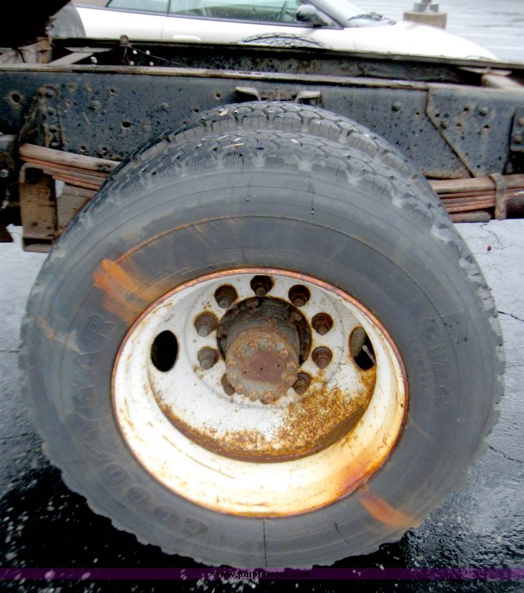 image for item 3966 1996 GMC Kodiak C7H042 Topkick truck with dump-bed