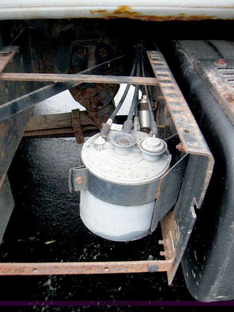 image for item 3966 1996 GMC Kodiak C7H042 Topkick truck with dump-bed