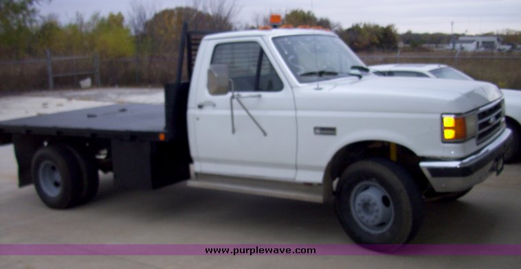 image for item 4154 1990 Ford F450 Super Duty truck