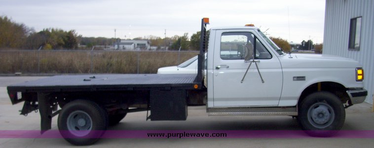 image for item 4154 1990 Ford F450 Super Duty truck