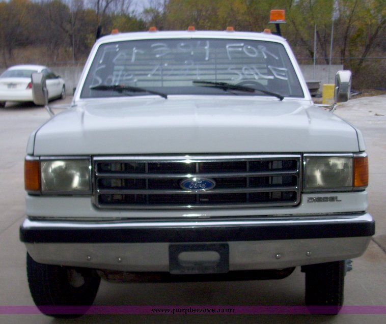 image for item 4154 1990 Ford F450 Super Duty truck