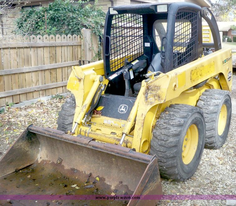 image for item 4185 2004 John Deere 240 Series II skid steer