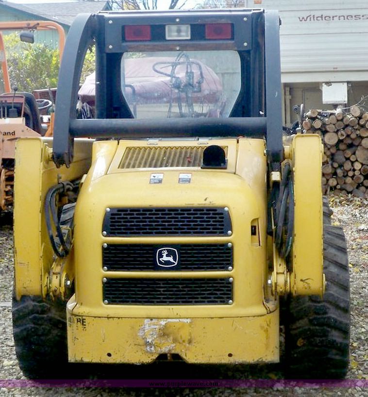 image for item 4185 2004 John Deere 240 Series II skid steer