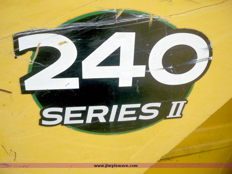 image for item 4185 2004 John Deere 240 Series II skid steer