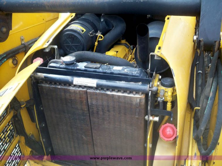 image for item 4185 2004 John Deere 240 Series II skid steer