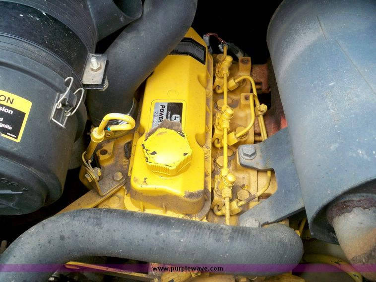 image for item 4185 2004 John Deere 240 Series II skid steer