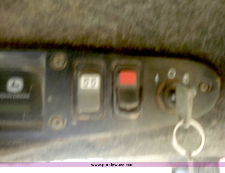 image for item 4185 2004 John Deere 240 Series II skid steer