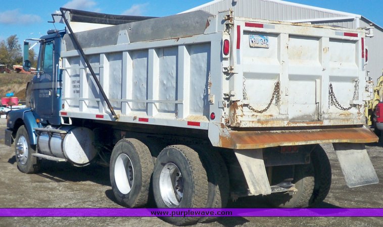 image for item 4321 1995 Volvo Aero WCA dump truck