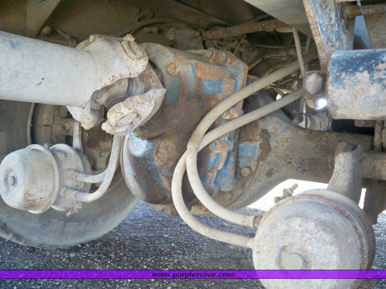 image for item 4321 1995 Volvo Aero WCA dump truck