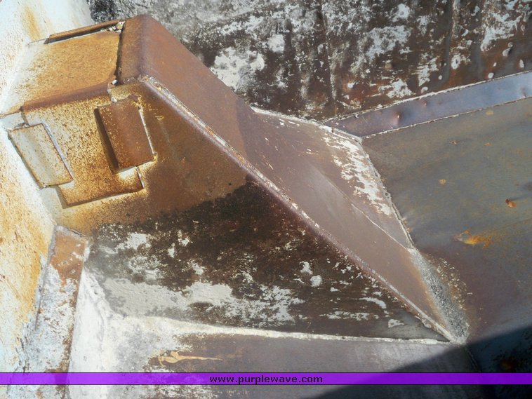 image for item 4321 1995 Volvo Aero WCA dump truck