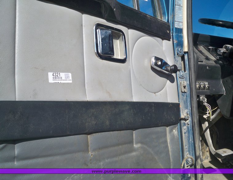 image for item 4321 1995 Volvo Aero WCA dump truck