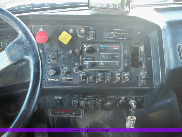 image for item 4321 1995 Volvo Aero WCA dump truck