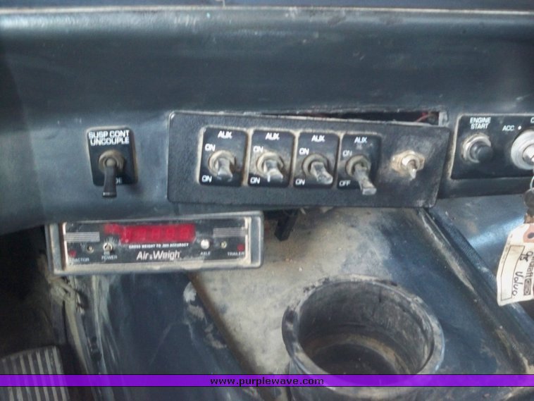 image for item 4321 1995 Volvo Aero WCA dump truck