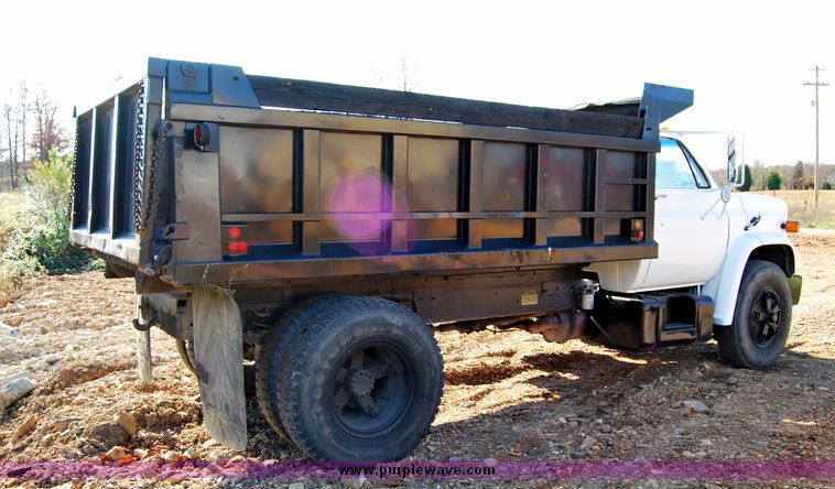 image for item 6017 1986 GMC C7000 dump truck