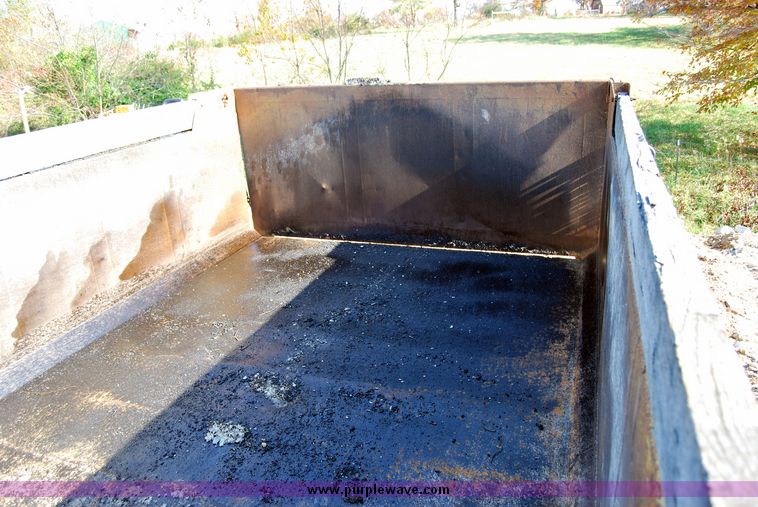 image for item 6017 1986 GMC C7000 dump truck